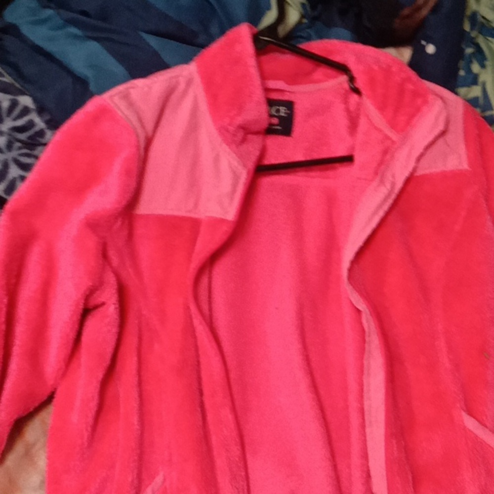 It's a good jacket I just grew out of a bunch of my clothes